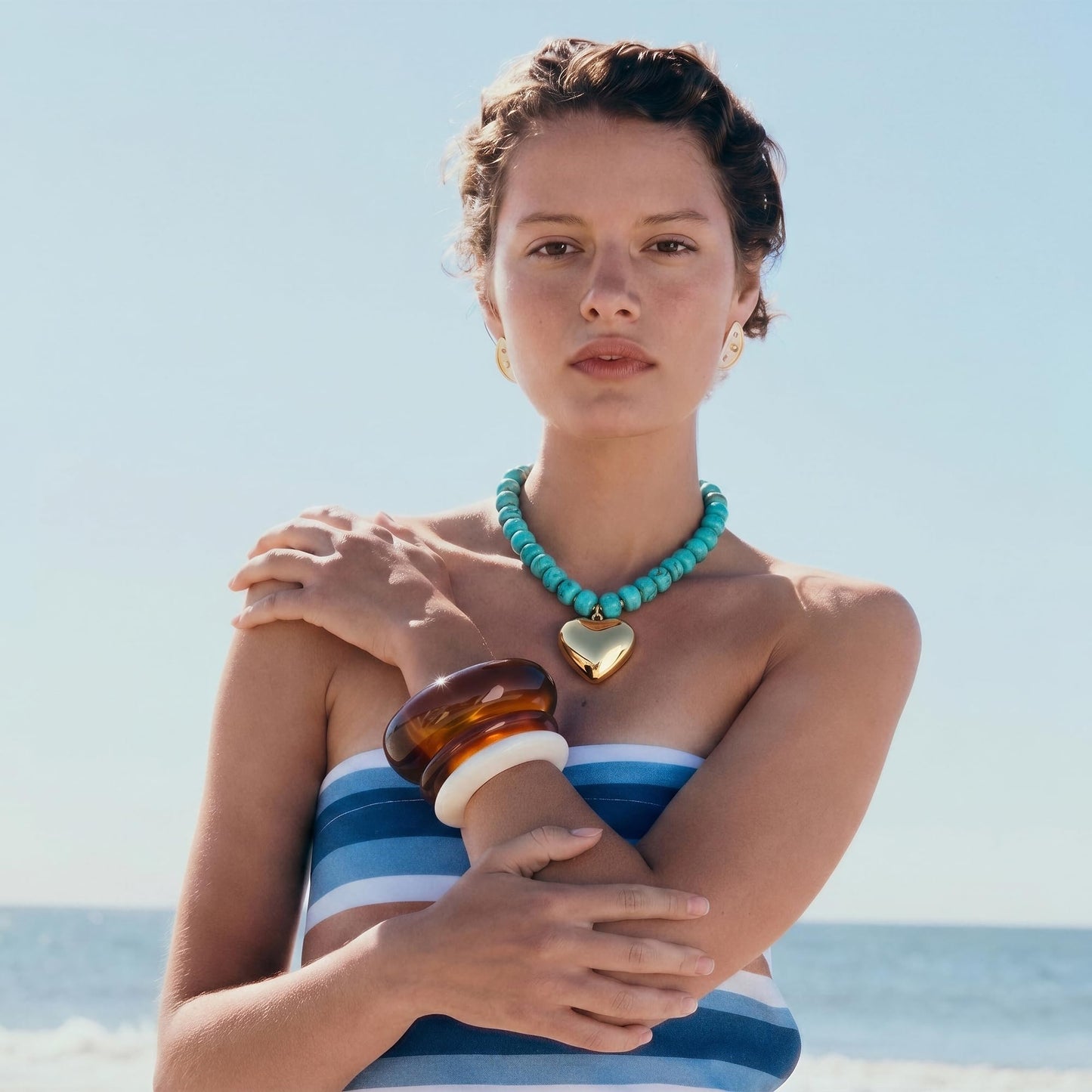 MIUSISHIYU Turquoise Blue Faux Stone Resin Chunky Necklaces for Women, Trendy Beaded Puffy Gold Heart Pendant Statement Choker, Lightweight Boho Y2K Summer Beach Jewelry