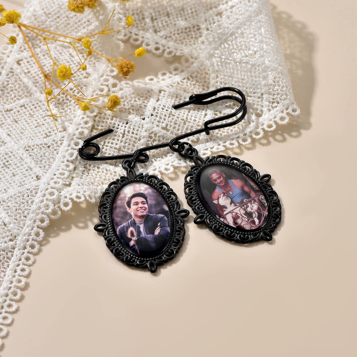 Custom4U Wedding Bouquet Charms Memorial Engraved with 4 Pictures Oval Shaped Memory Photo Charm for Bride Groom Mother Father