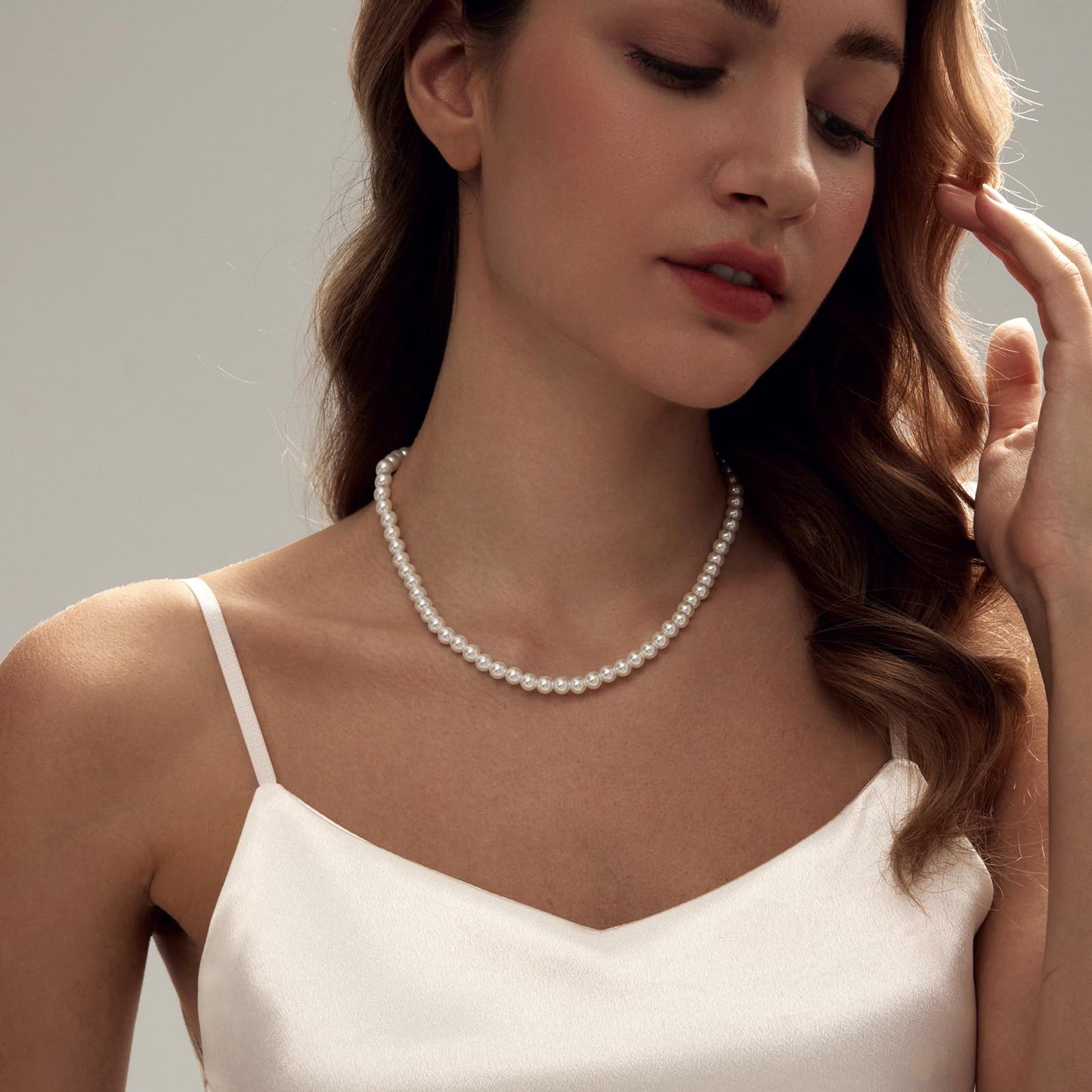 Zeffy Pearl Necklace for Women, 6MM Dainty Gold Round Imitation Pearl Choker Necklace Wedding Delicate Jewelry for Women Simple Bridesmaid Jewelry Gifts