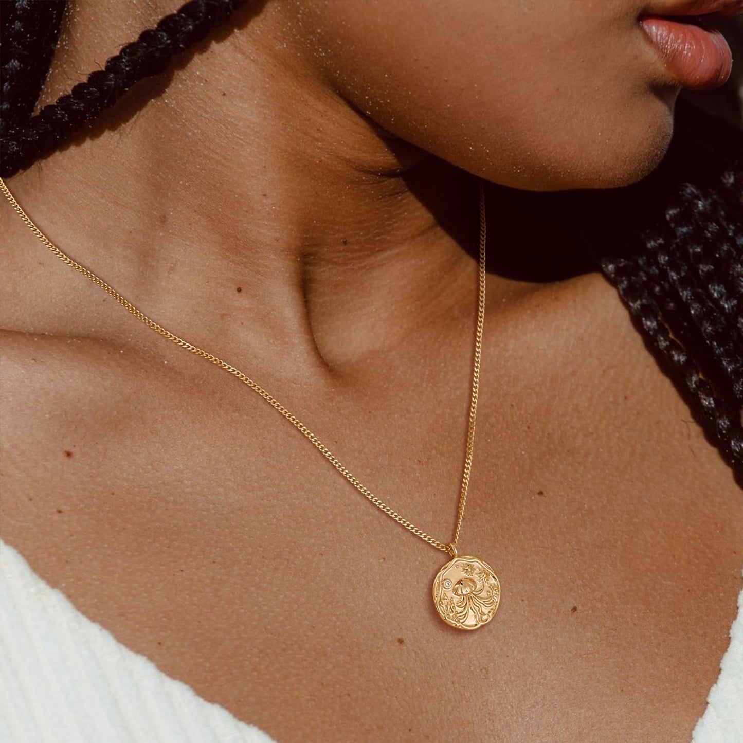 MEVECCO Dainty Gold Jellyfish Pendent Necklace for Women 18K Gold Plated Beach Cute Jellyfish Necklace Pearl Boho Handmade Ocean jewelry