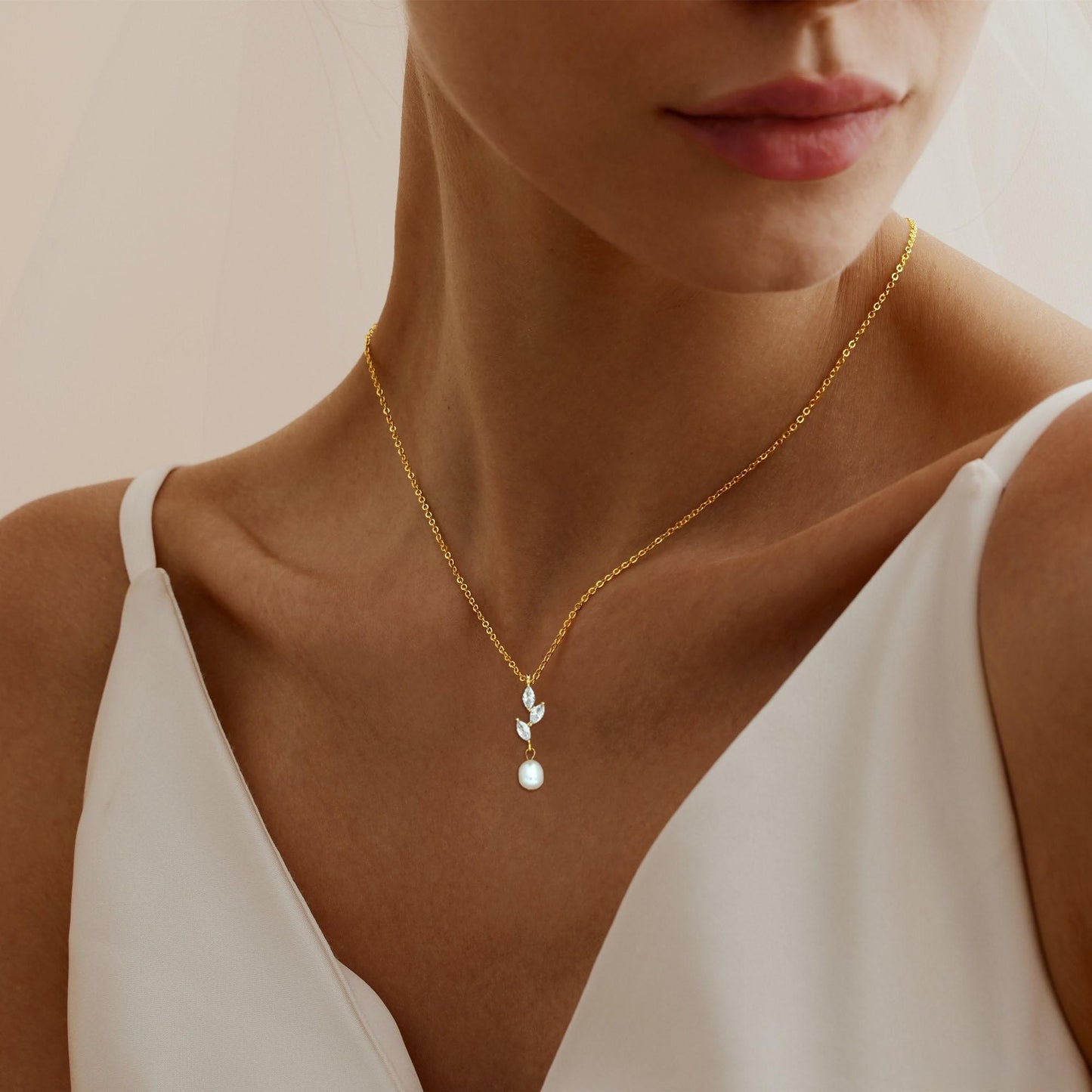 JOBICY Gold Pearl Necklaces for Women, Freshwater CZ Leaf Pearl Drop Pendant Necklace 14k Dainty Gold Necklace for Women Trendy Simple Single Pearls Choker Necklace Prom Bridal Wedding Jewelry Gift