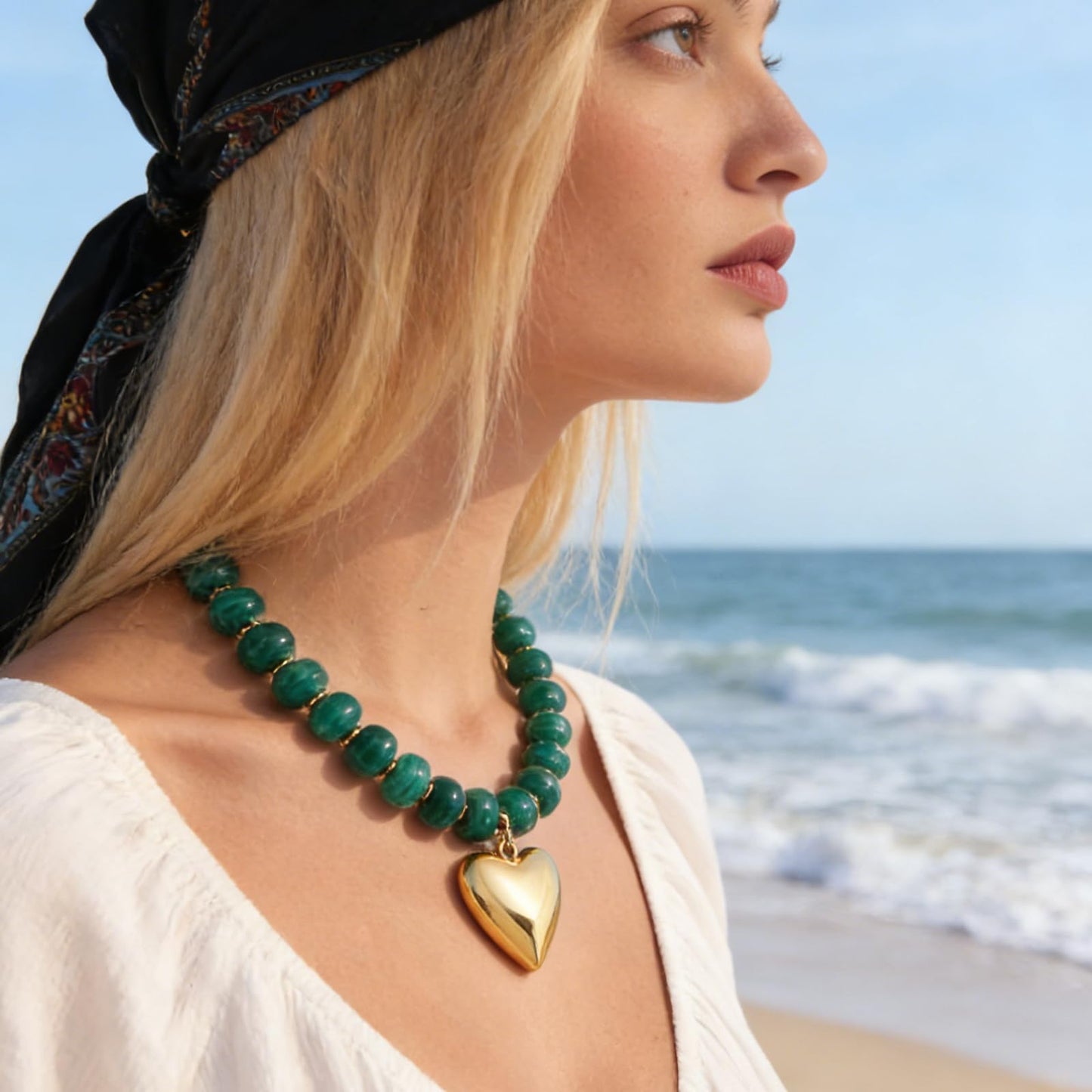 ENSKEFEN Chunky Necklaces for Women Boho Green Resin Beaded Choker Gold Heart Pendant Necklace Adjustable Statement Necklace Fashion Acrylic Jewelry