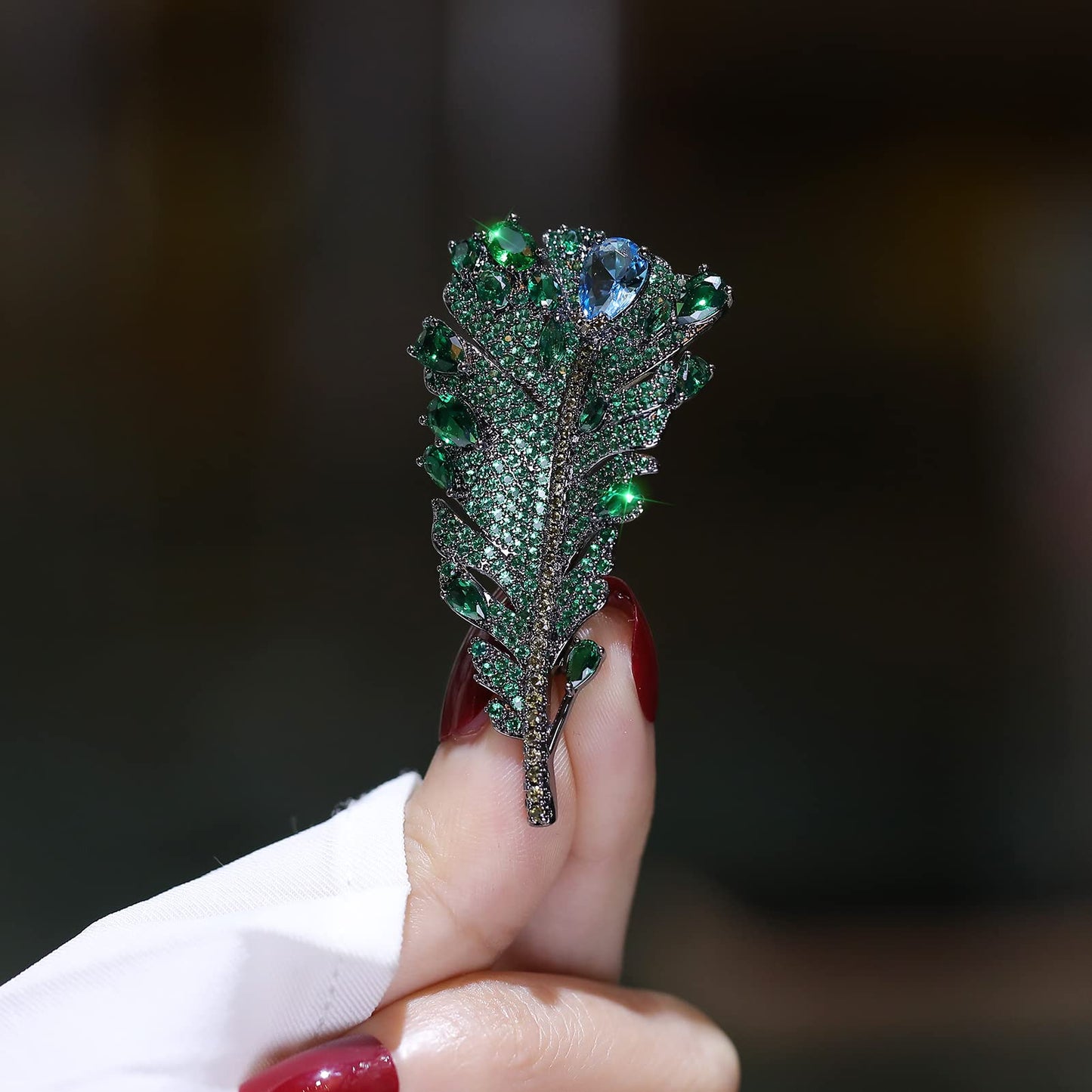 AILONMEI Elegant Pearl Flower Designer Brooch Pins Broches Costume Jewelry For Women Fashion Christmas Gift (Green Feather)