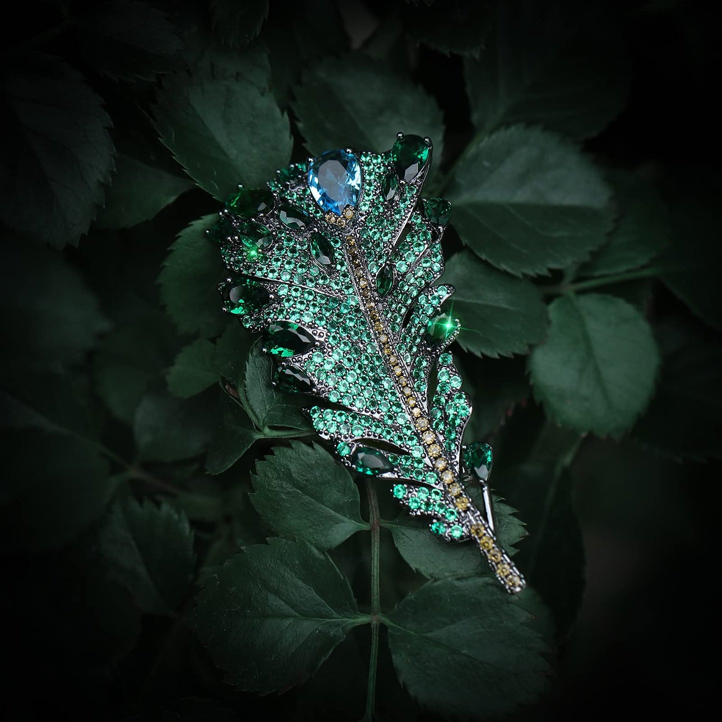 AILONMEI Elegant Pearl Flower Designer Brooch Pins Broches Costume Jewelry For Women Fashion Christmas Gift (Green Feather)