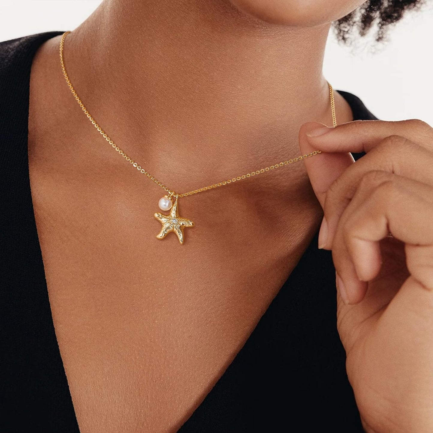 MEVECCO Dainty Gold Starfish Pearl Pendent Necklace for Women 18K Gold Plated Beach Cute Starfish Necklace Pearl Boho Handmade Ocean jewelry