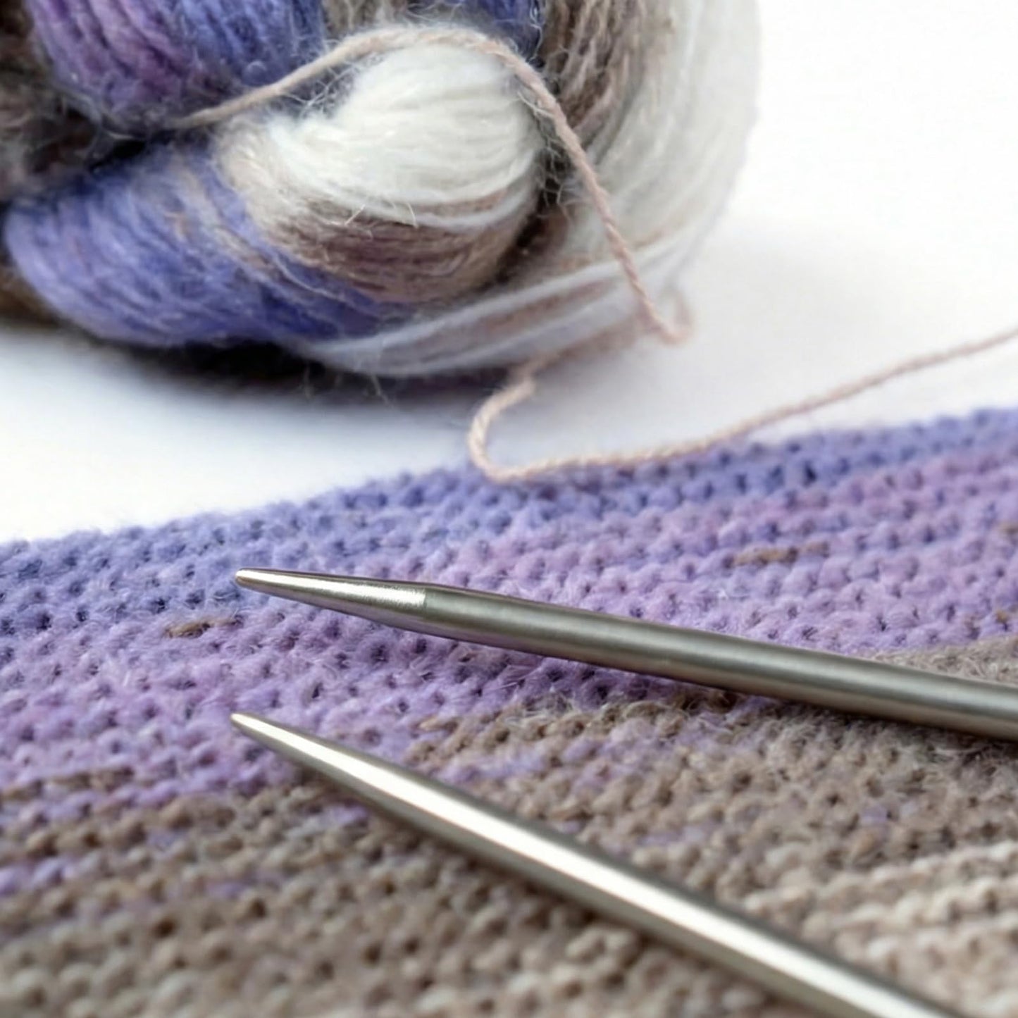 YLAZIION 40 Inch Circular Knitting Needles Size US 8 (5.0mm), Long Stainless Steel Knitting Needle, Metal Circle Knit Tools with Flexible Cord for Large Blanket Afghan, 101cm
