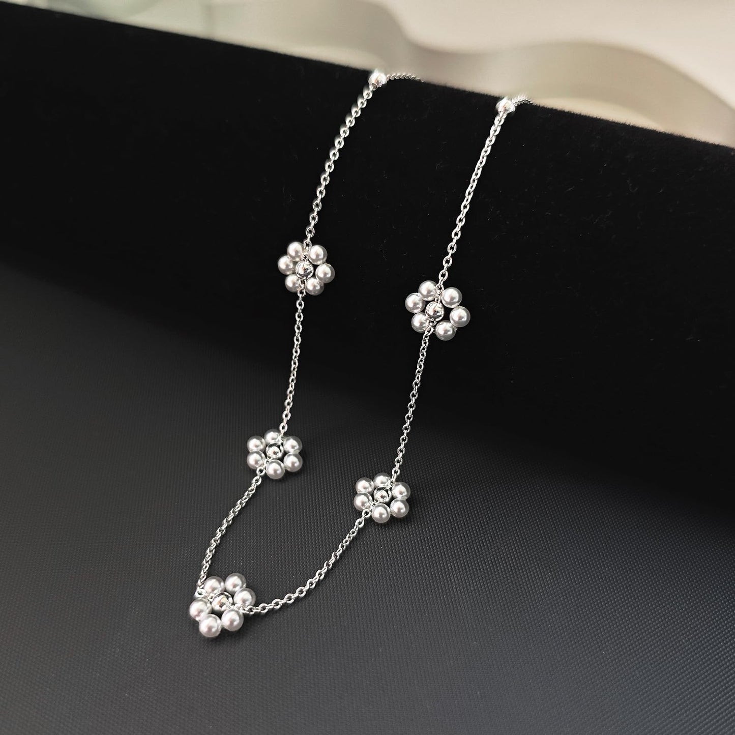 Zeffy Silver Pearl Daisy Necklaces Silver Plated Dainty Chain Cute Daisy Pearl Choker Necklace Flower Necklaces for Women Trendy Jewelry Gifts