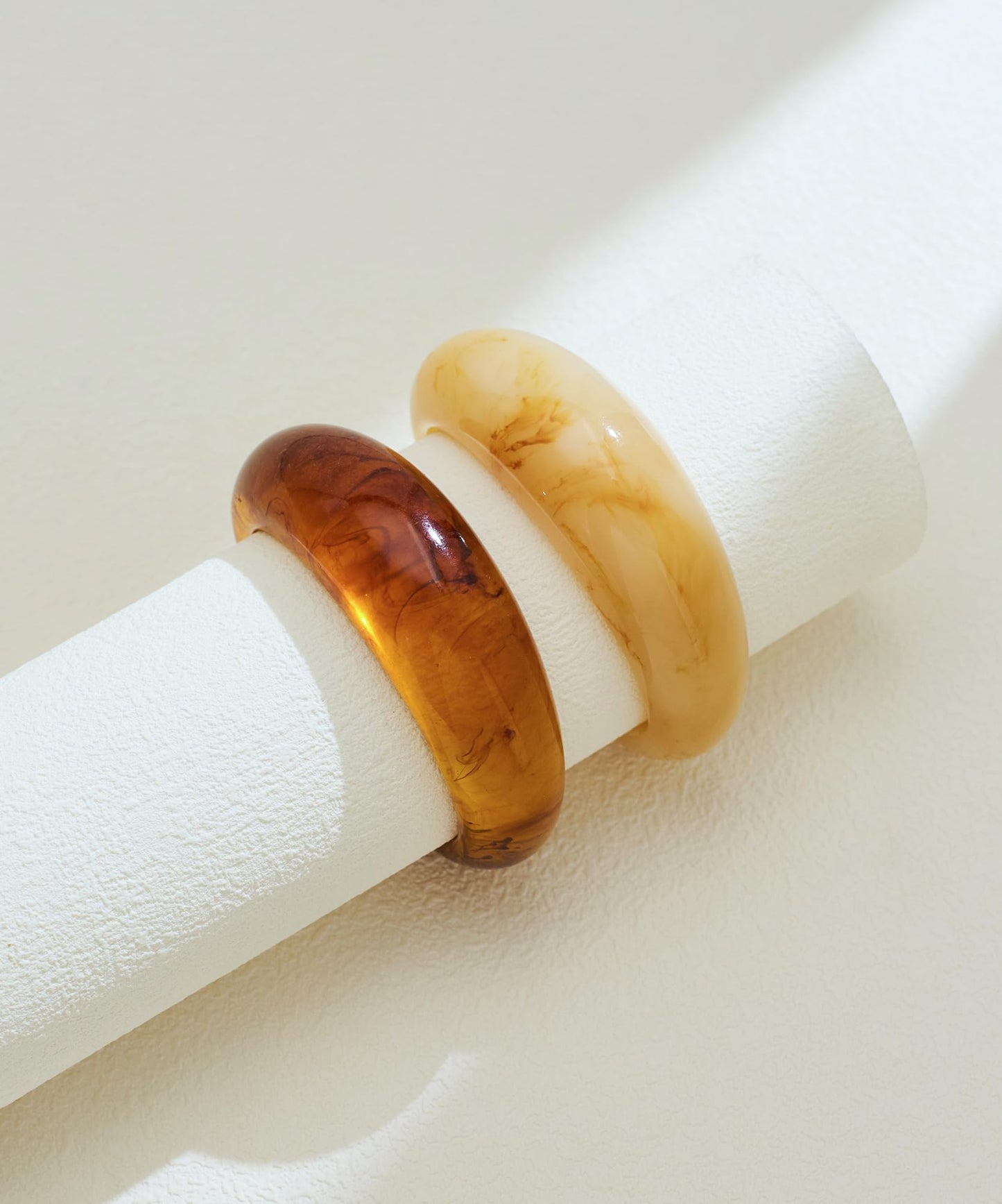 WOWORAMA Chunky Resin Acrylic Cuff Bracelet for Women Khaki Dome Acrylic Open Cuff Bangles Trendy Mottled Acetate Resin Bangle Bracelets Statement Plastic Bracelet