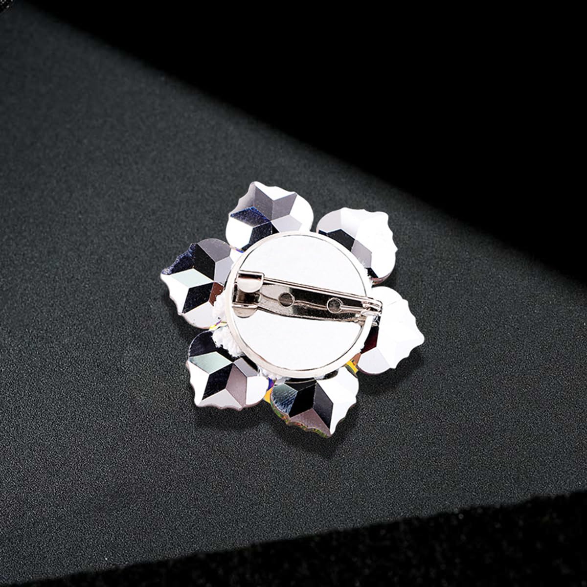 Rhinestone Sunflower Brooch Pin for Women Red Black Purple Large Flower Broochs Snowflake Brooch Marquise Wreath Christmas Brooches Jewelry