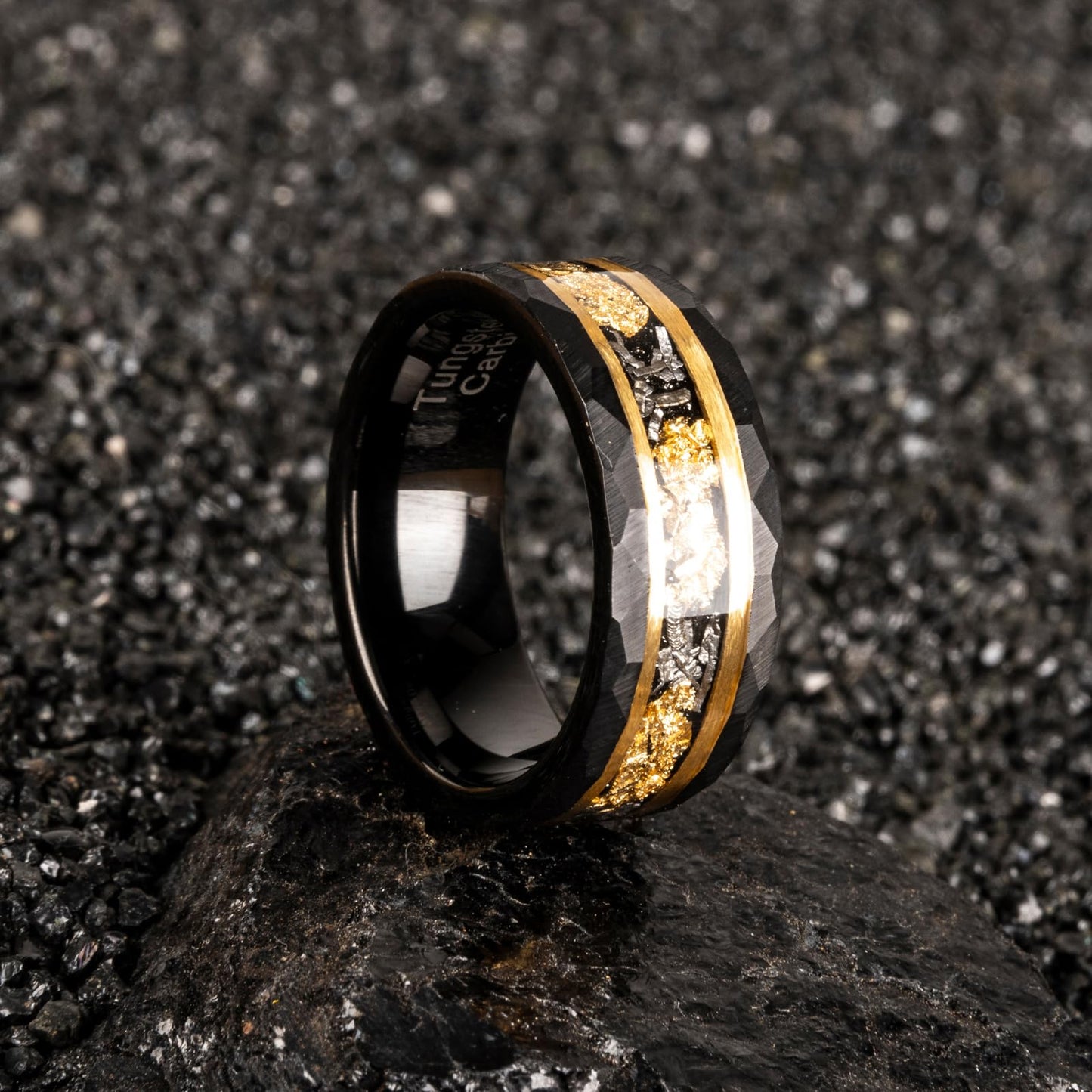 JEWPER 8mm Men Womens Wedding Band Tungsten Rings Gold Black Hammer pattern Fashion Promise Carbide Inlaid Gold Leaf Iron Filings Matte Finish Edge Comfort Fit size(12)