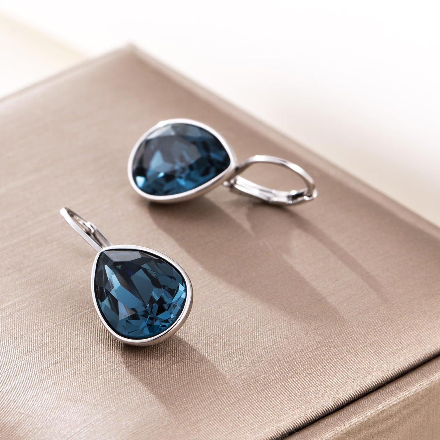 Xuping Jewelry Huggies Crystal Teardrop Earring for Women Crystals Leverback Silver Earrings Fashion Jewelry Gifts (Navy Blue)