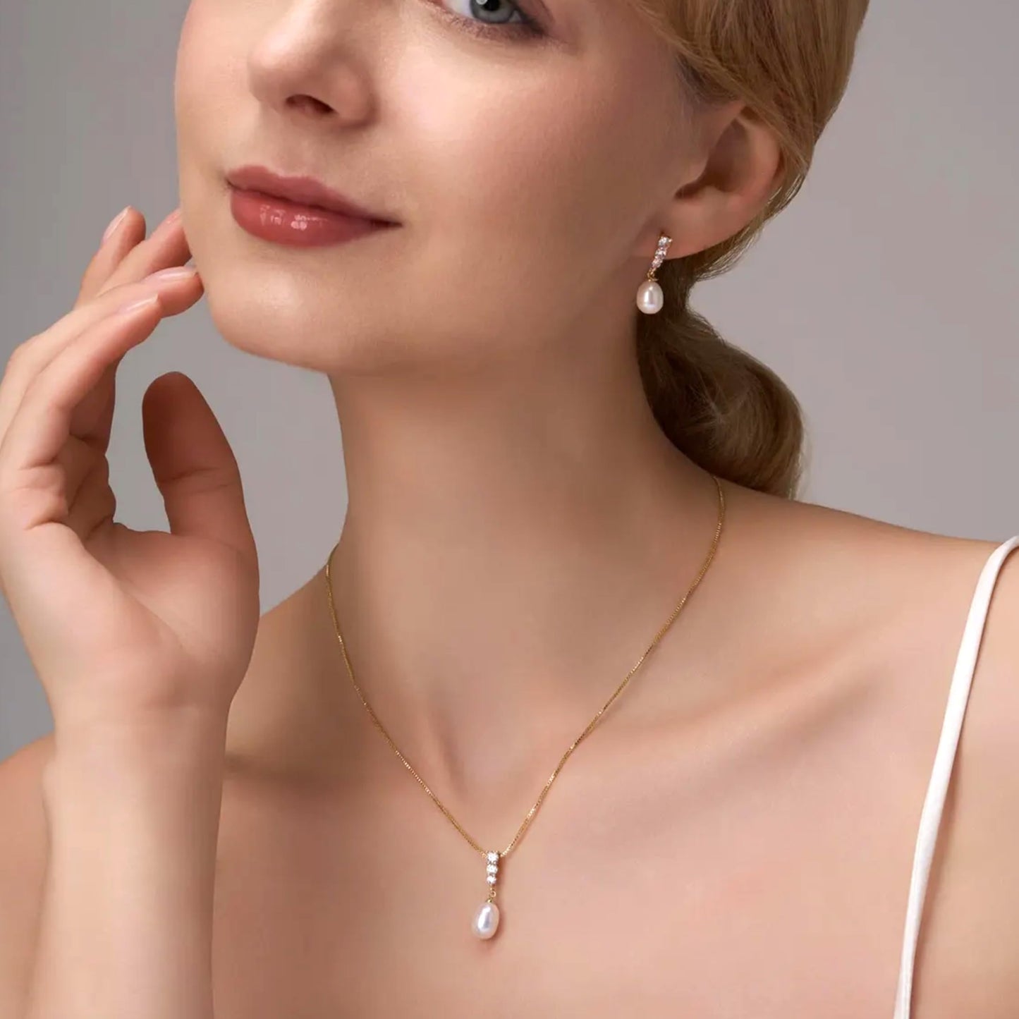 HENGSHENG Pearl Jewelry Set For Women Freshwater AAAA Pearl Pendant Necklace & Earrings 18K Gold Plated with Sparkling Cubic Zirconia Jewelry Set for Wedding Prom Gift