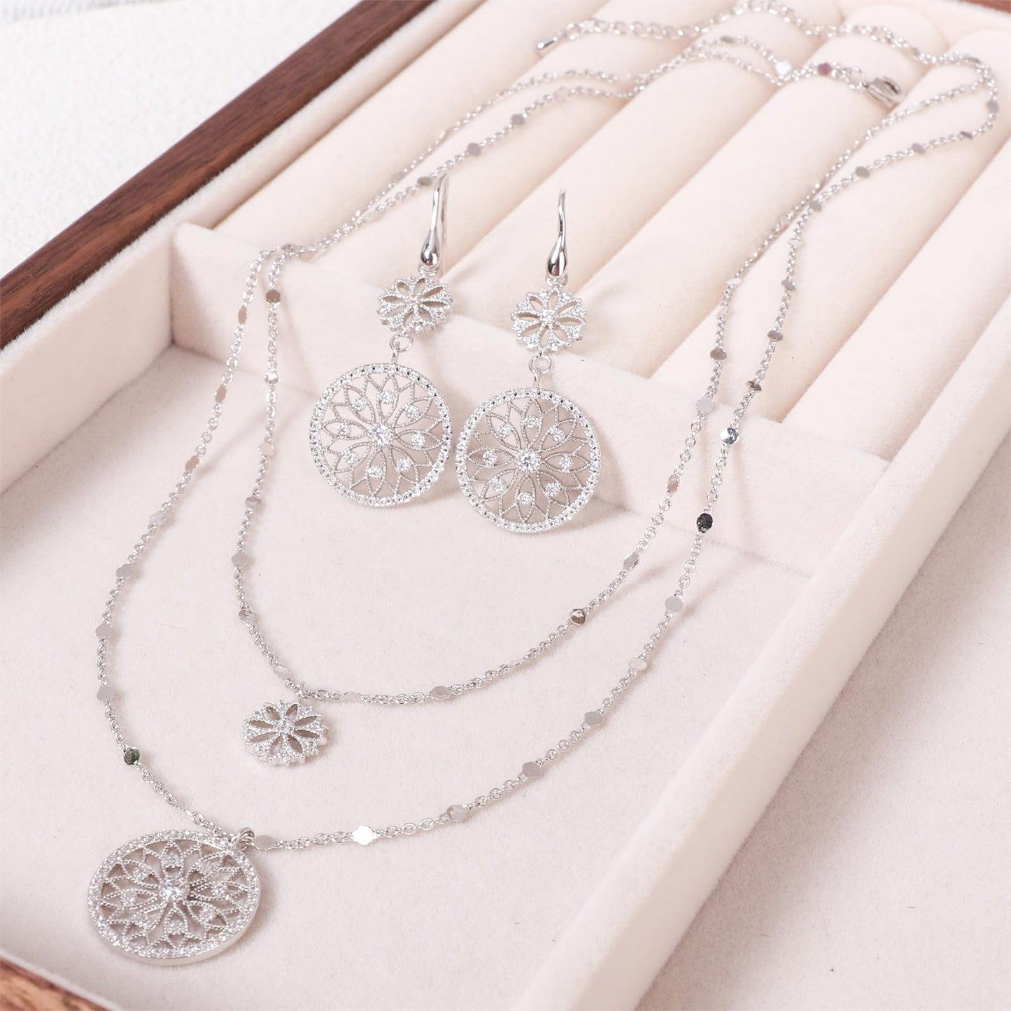 TaYolnFaSo Boho Round Hollow Flower Jewelry Set Double Layer Flower Choker Necklace Earrings Set Wedding Jewelry Gift for Women