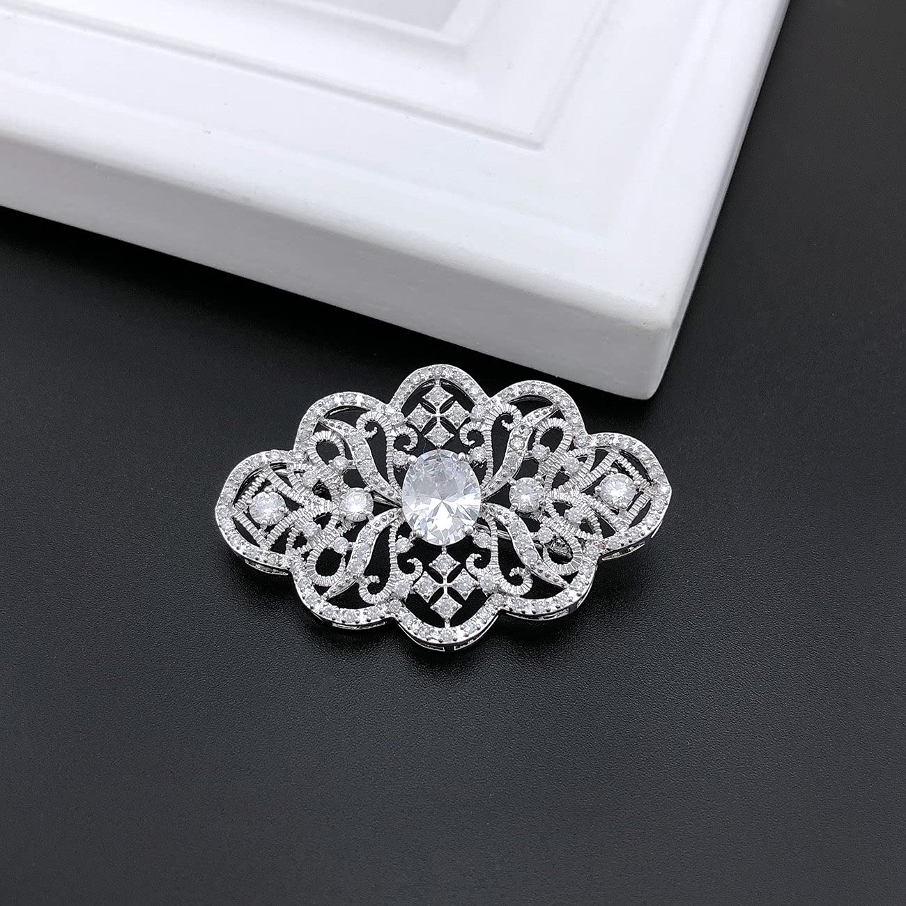 YOQUCOL Elegant Wedding Brooch Pin Flower Shape Cubic Zirconia Crystal Simulated Pearl Bridal Brooch Jewellery for Women