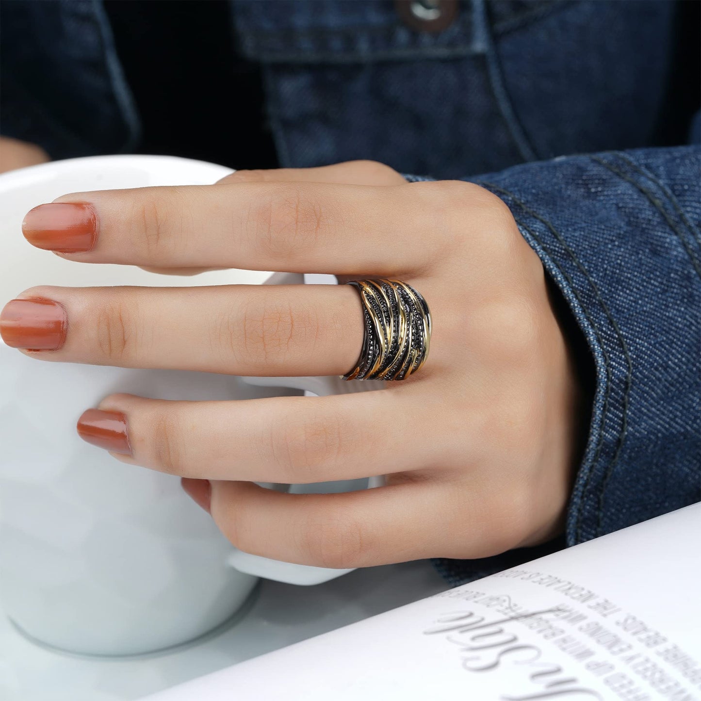 Mytys 2 Tone Intertwined Crossover Statement Ring Fashion Chunky Band Rings for Women Black Gold Silver Rose Gold Plated Wide Index Finger Rings Costume Jewelry (Gold and black, 9)