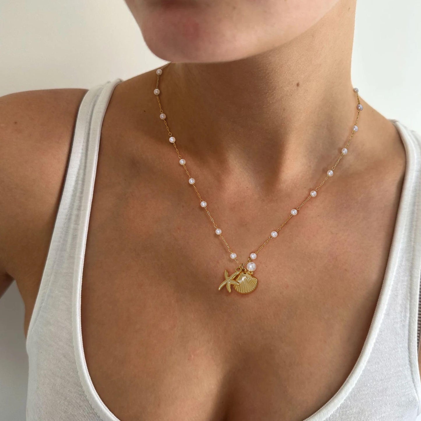 Charm Necklace for Women, 14k Gold Plated Boho Summer Shell Necklace Cute Gold Necklaces for Women Trendy Beach Pearl Seashell Pendant Necklaces Fashion Waterproof Summer Jewelry
