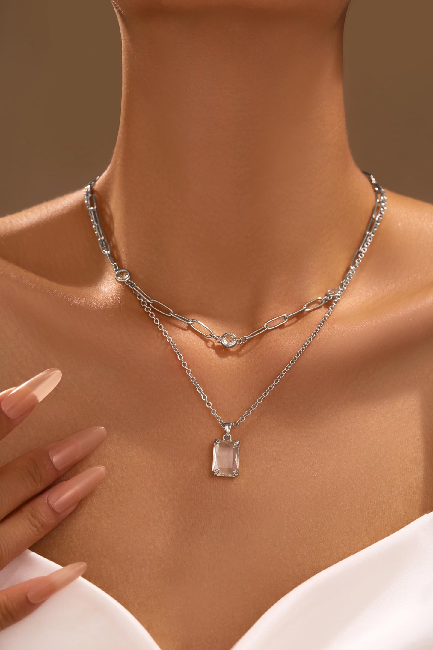 VANGETIMI Clear and Silver Layered Pendant Necklaces for Women Crystal Choker Necklace Paperclip Rhinestone Necklace Party Prom Jewelry
