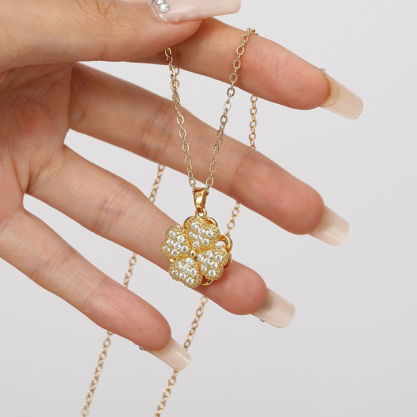 MJartoria Gold Layered Necklaces for Women Trendy Retro Coin Pendant Necklace Dainty Chunky Chain Choker Necklaces for Jewelry Birthday Gifts (Gold, A-Z-Rotatable Clover-5 in 1 Layered)