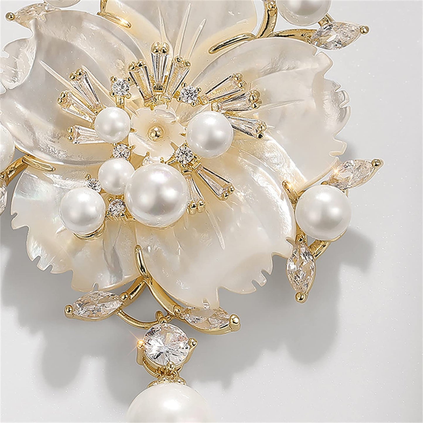 AILONMEI Elegant Pearl Flower Designer Brooch Pins Broches Costume Jewelry For Women Fashion Christmas Gift (Shell Flower)