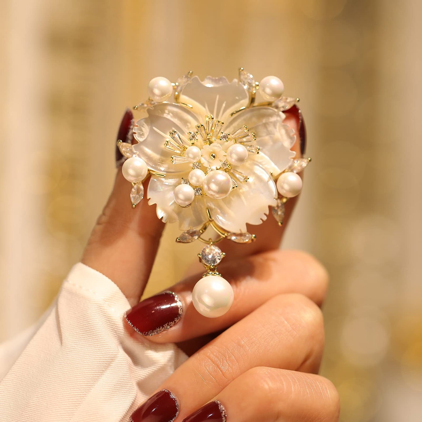 AILONMEI Elegant Pearl Flower Designer Brooch Pins Broches Costume Jewelry For Women Fashion Christmas Gift (Shell Flower)