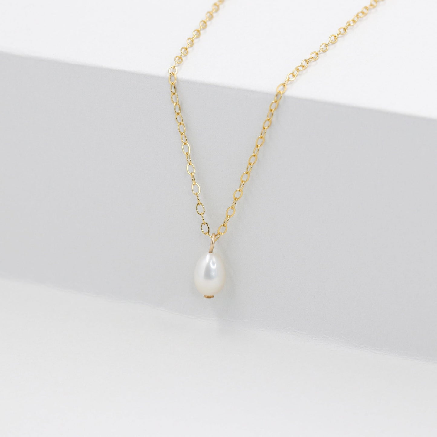 Treasure Bender Pearl Necklaces for Women Trendy, 14k Gold Plated Dainty Necklace Simple Pearl Drop Single Charm Pendant Necklace Birthday Wedding Gifts Gold Jewelry for Women