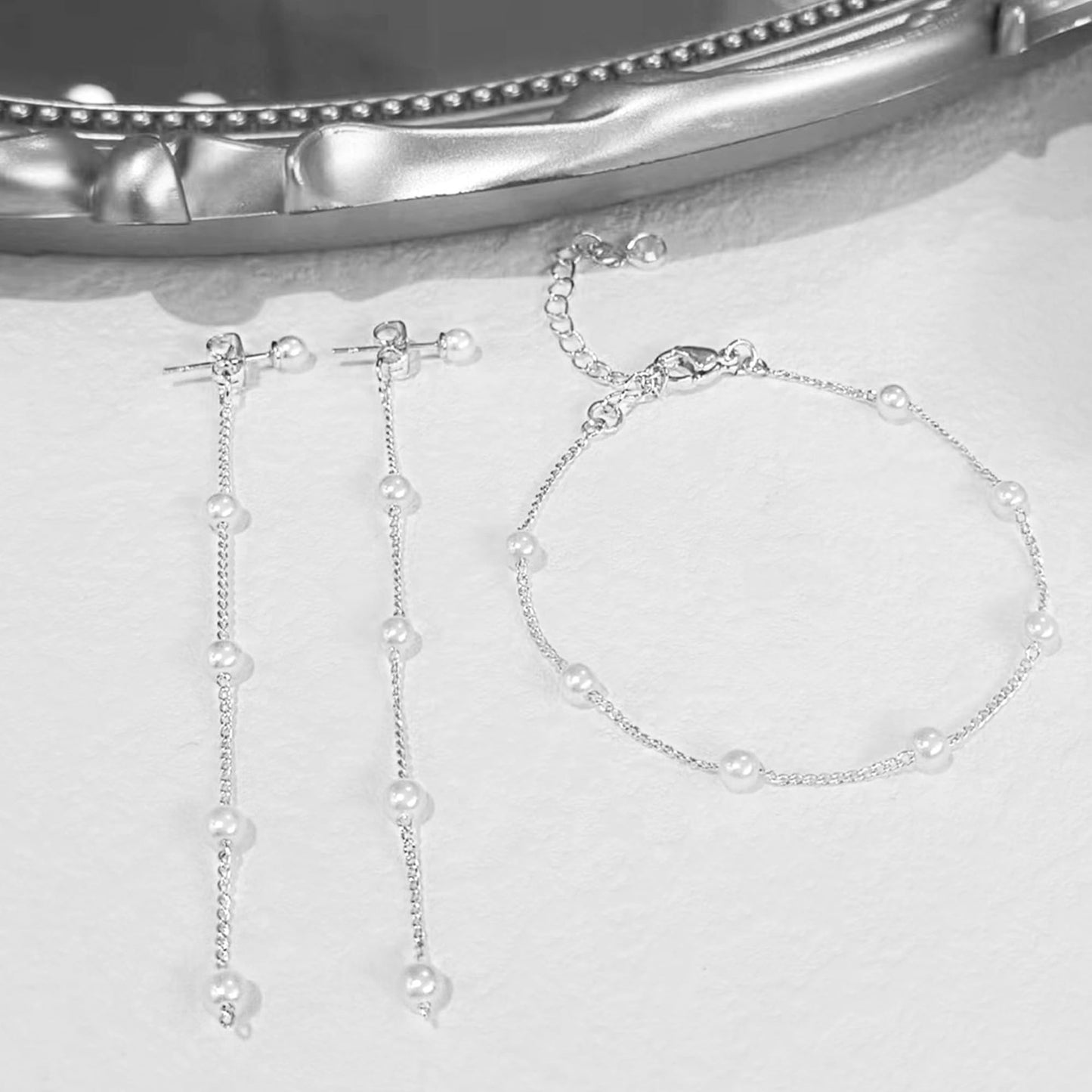 Zeffy Lariat Long Silver Necklace for Women Silver Jewelry Set Dainty Layered Pearl Y Necklaces Pearl Drop Earrings Bracelets Trendy Wedding Bride Jewelry Gift