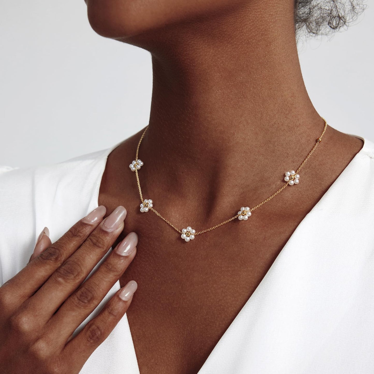Zeffy Gold Pearl Daisy Necklaces 14K Gold Plated Dainty Chain Cute Daisy Pearl Choker Necklace Flower Necklaces for Women Trendy Jewelry Gifts