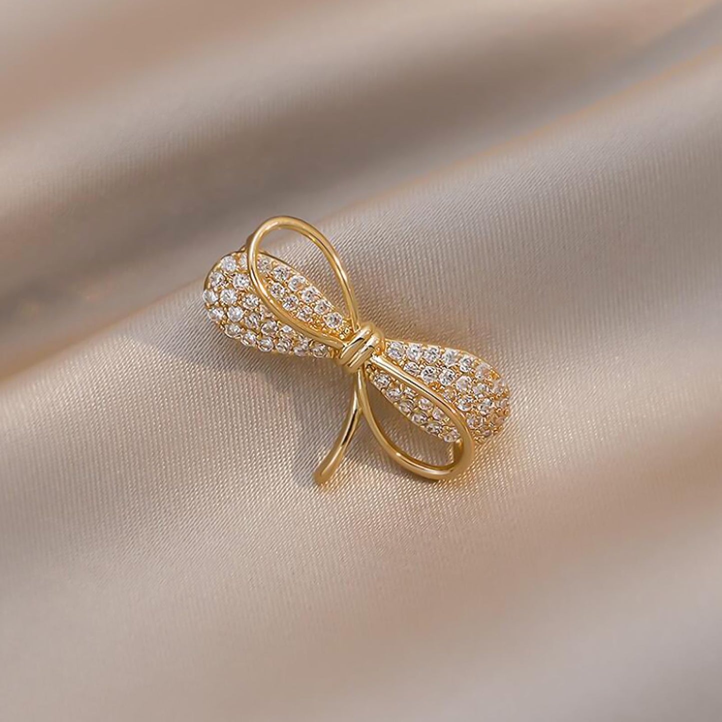 HETICA Women Animal Floral Brooch Pin Accessory Perfect as a Gift for Anniversary Celebrations, Parties, Or Everyday Wear (Bow)