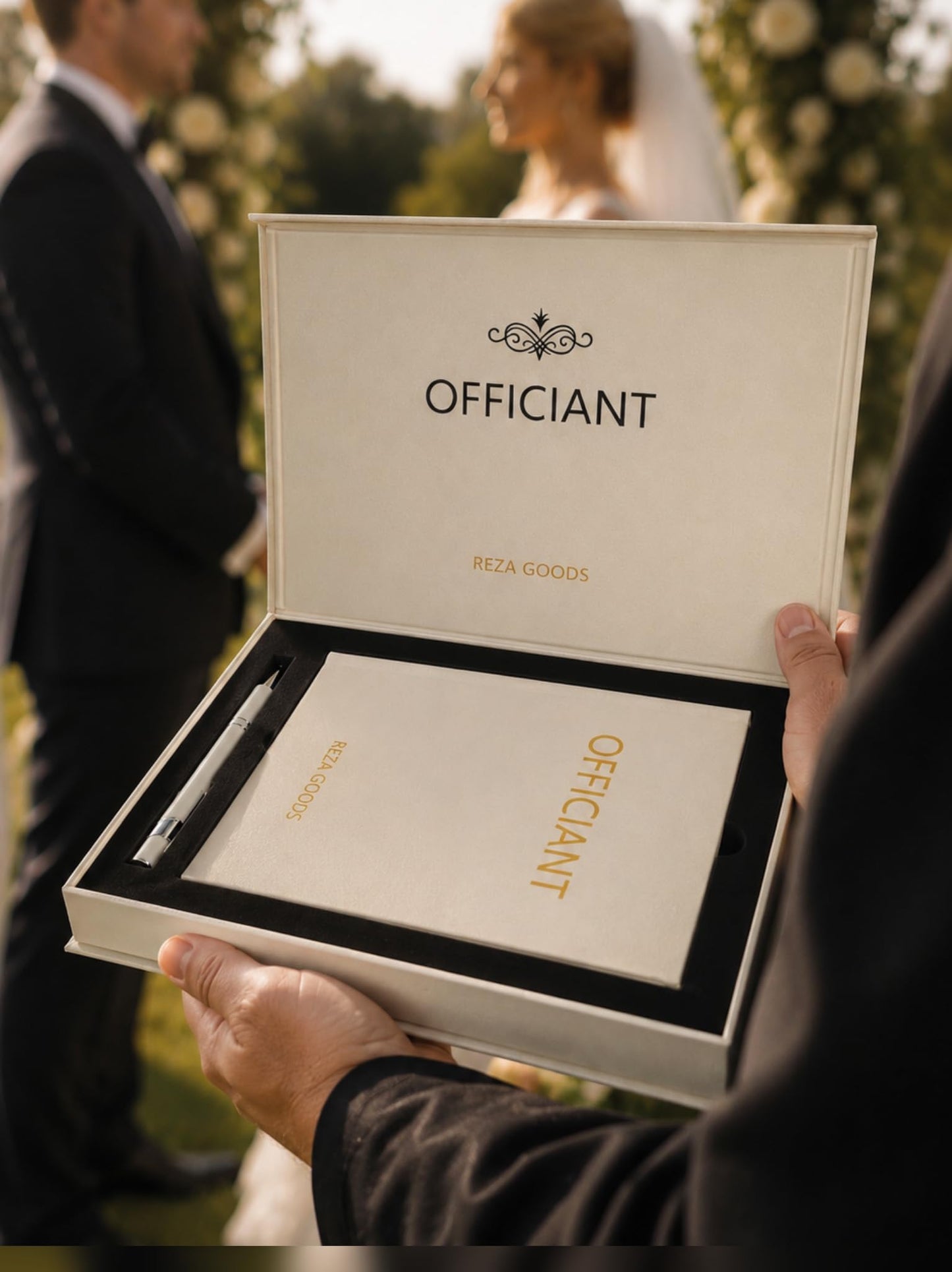 Wedding Officiant Book with Pen – A5 Wedding Ceremony Journal, Bride & Groom Signature Keepsake, 150 Lined Pages (75 Sheets), 140gsm Thick Paper, Linen Cover & Gift Box, Gold Foil Stamped