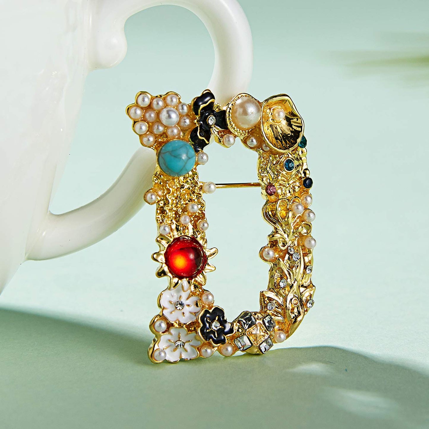 RINHOO Pearl Initial Brooch Pin Crystal A-Z 26 Alphabet Letters Brooch Colorful Enamel Breastpin Pin Jewelry for women Gifts (D)