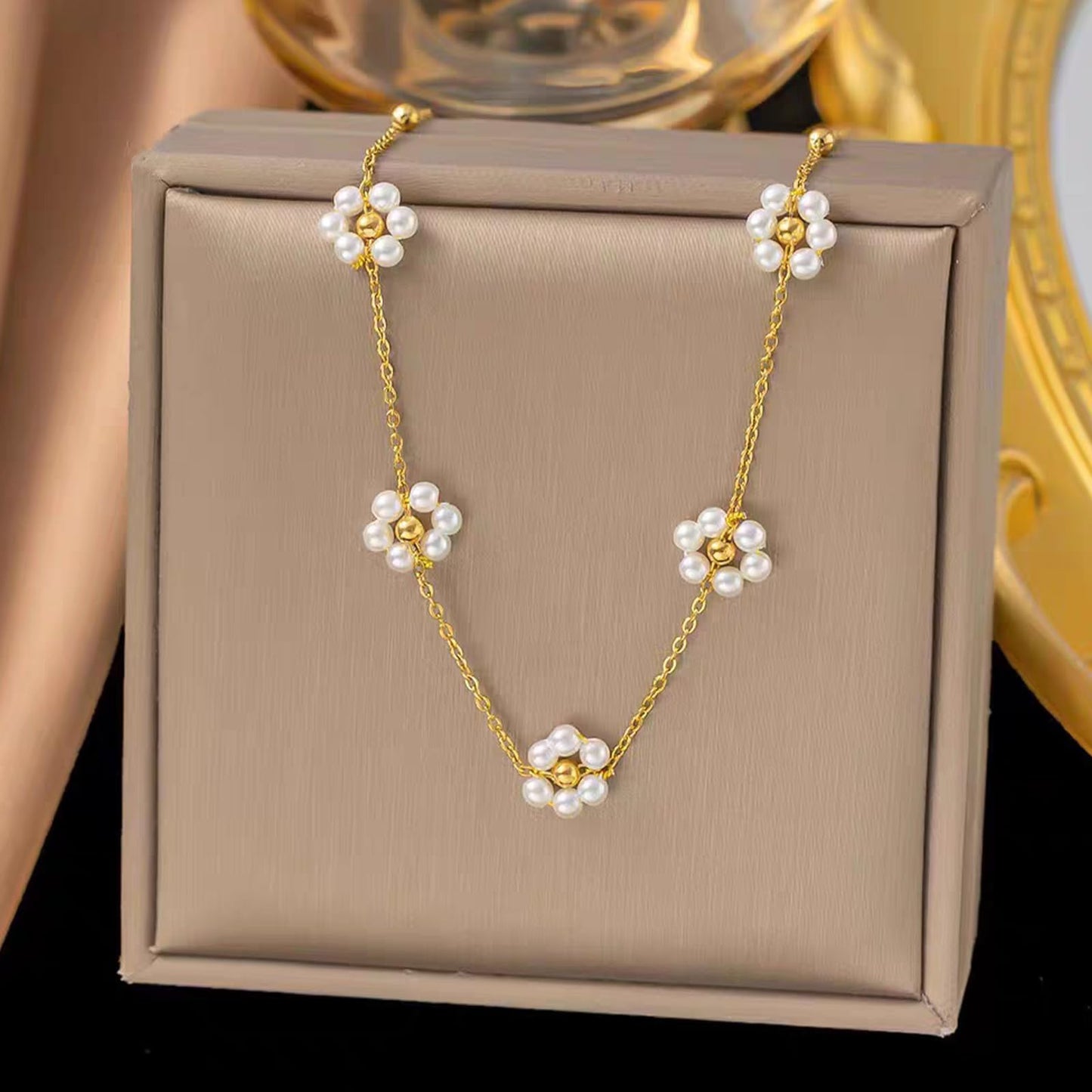 Zeffy Gold Pearl Daisy Necklaces 14K Gold Plated Dainty Chain Cute Daisy Pearl Choker Necklace Flower Necklaces for Women Trendy Jewelry Gifts