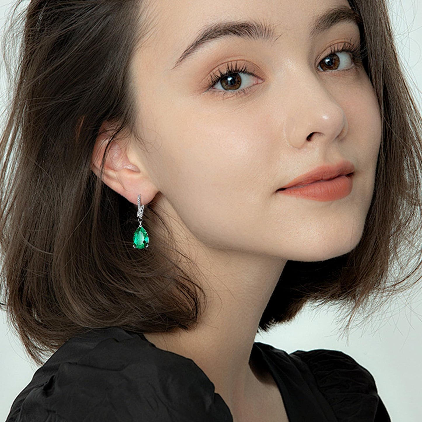 BAMIKI Sterling Silver Teardrop Leverback Dangle Earrings for Women Hypoallergenic, 10×14mm Pear Emarald Birthstone Green Cubic Zircon Drop Earrings Trendy Jewelry Gifts for Wife Daughter Mother