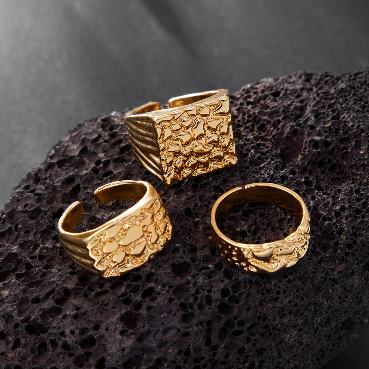 3Pcs Gold Chunky Knuckle Rings for Men Women Punk Stackable Finger Rings Set Hip Hop Harmmered Texture Statement Ring Vintage Gothic Ring Birthday Party Christmas Halloween Valentines Day Wedding Holiday Jewelry (Gold)