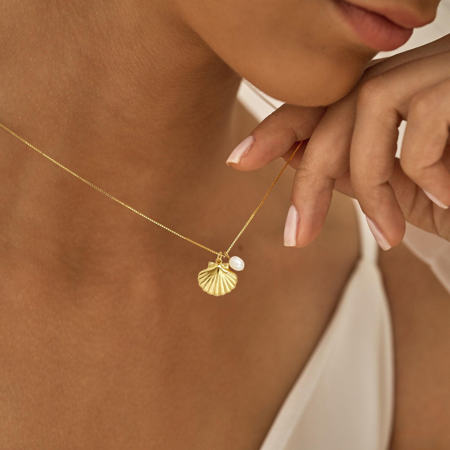 JOBICY Seashell Necklaces for Women, 14k Gold Pearl Pendant Necklace Dainty Gold Necklace for Women Trendy Summer Necklace Waterproof Beach Jewelry Gifts