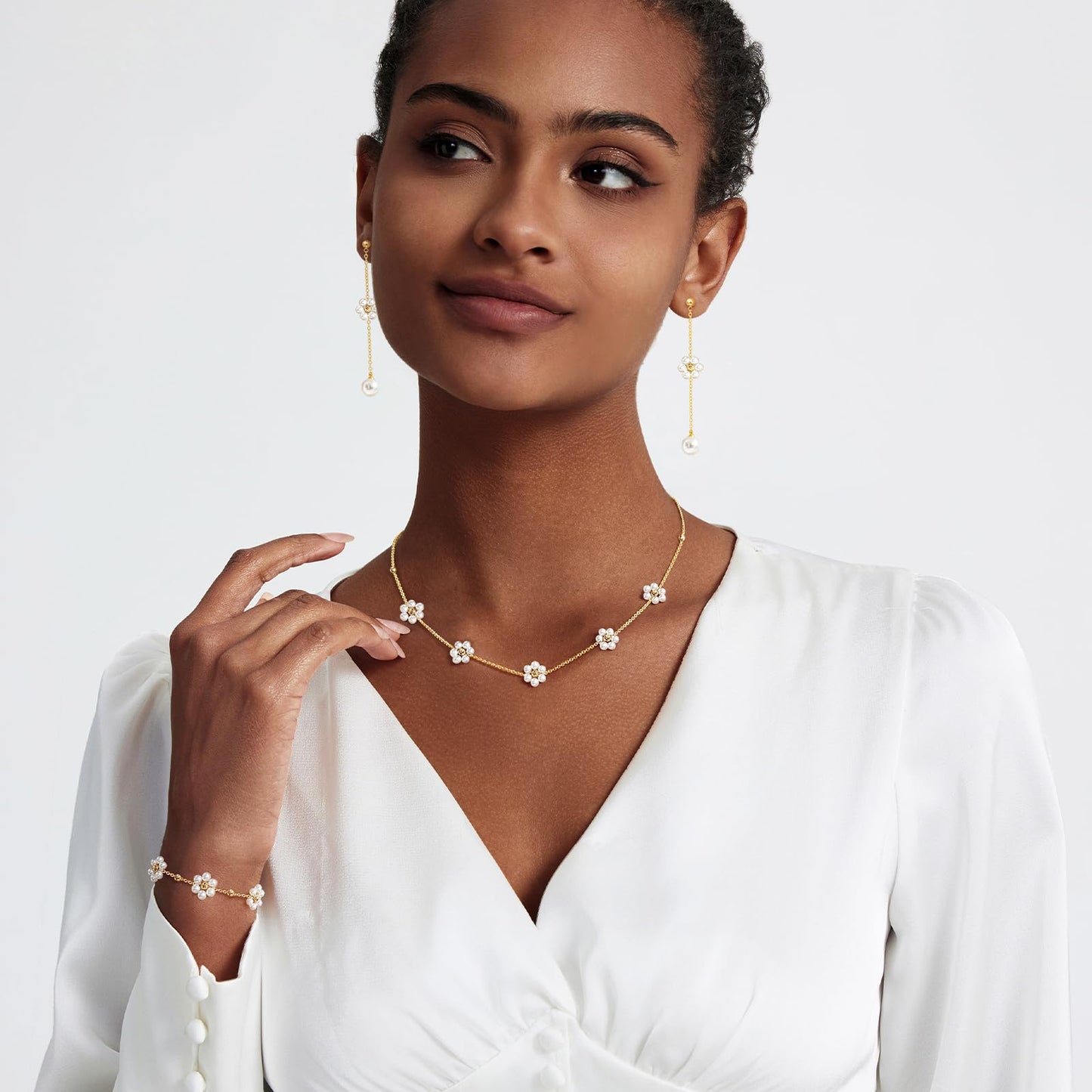 Zeffy Dainty Daisy Pearl Necklace and Earring Set with Drop Earrings Bracelets 14K Gold Plated Flower Choker Necklace Wedding Bride Jewelry Trendy Gift