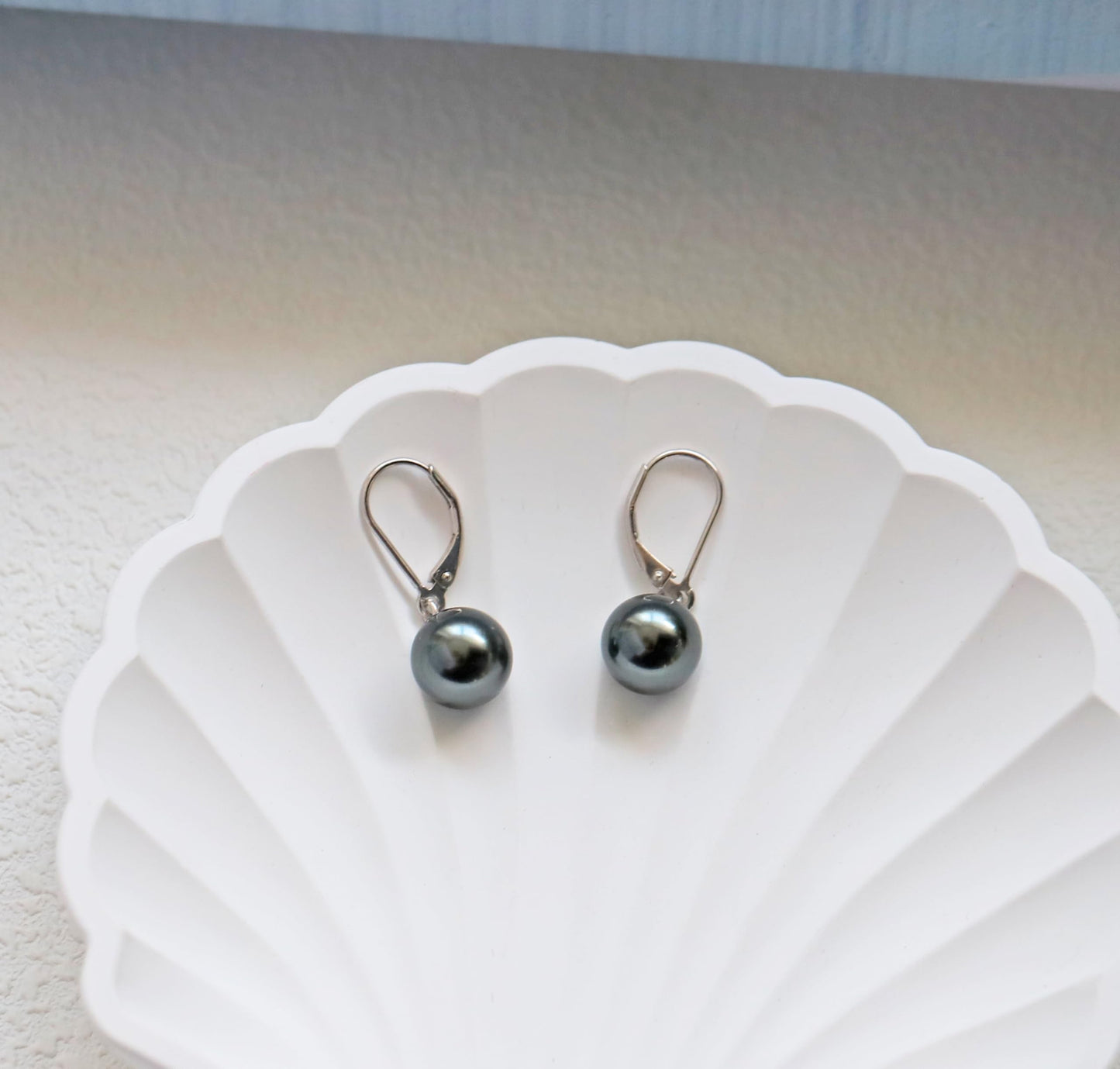 Rnivida 925 Sterling Silver Black Pearl Drop Earrings,Hypoallergenic Round Pearls Leverback Jewelry for Women