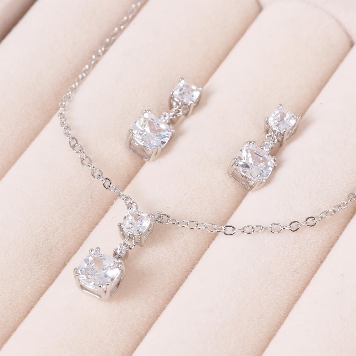 TaYolnFaSo Diamond Cubic Zirconia Jewelry Sets for Women White Gold Plated Cushion-Cut Necklace Earring Set White Jewelry Birthday Gifts for Mother