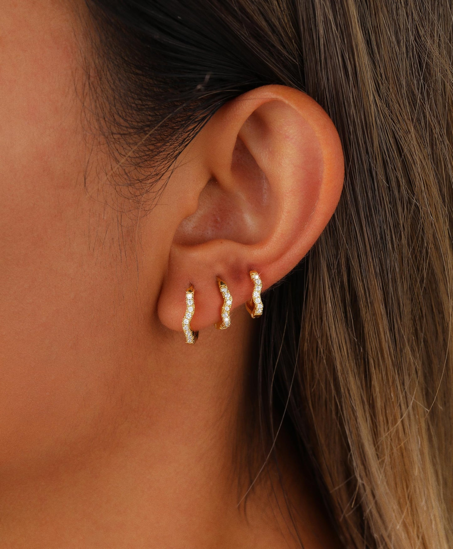 CAROVO 3 Pairs Gold Hoop Earrings for Women Trendy Dainty 14K Gold Plated Cubic Zirconia Wave Huggie Hoop Earrings Stack for Multiple Piercing Jewelry