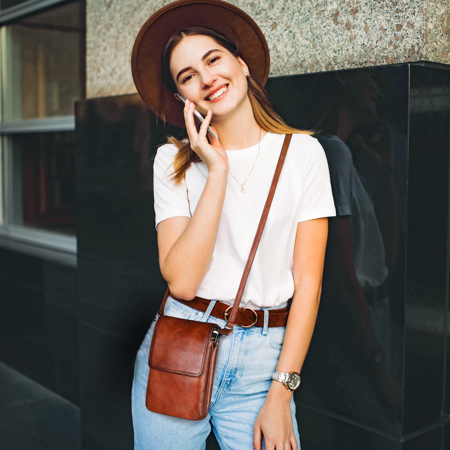 Iswee Genuine Leather Purses Travel Crossbody Bags for Women RFID Anti-Theft Zippered Satchel Bags Cell Phone Bag with Adjustable Strap (Coffee)