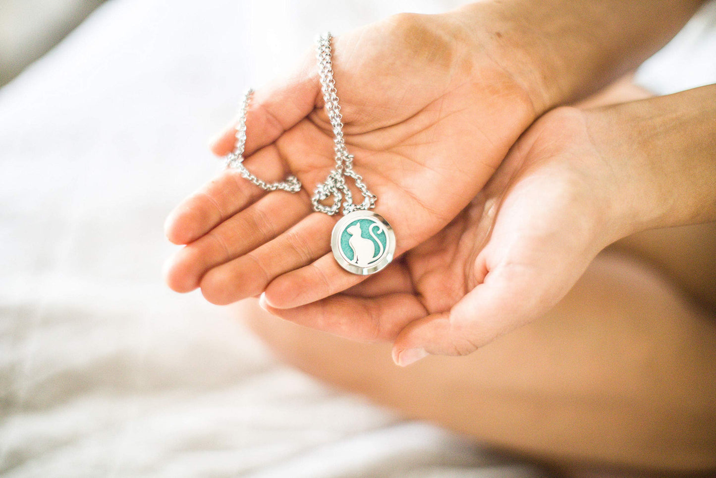 Wild Essentials Pretty Kitty Cat Essential Oil Diffuser Necklace, Stainless Steel Locket Pendant with 24 inch Chain, 12 Color Refill Pads, Customizable Color Changing Perfume Jewelry for Aromatherapy