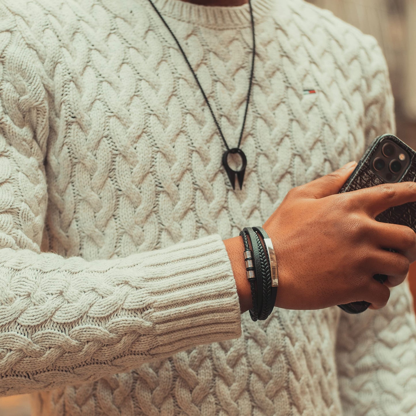 SERASAR Pulsera de cuero plateado para hombre 20cm Idea regalo Caja Piel vacuno trenzada genuino trenzado multicapa ajustable con cierre magnético