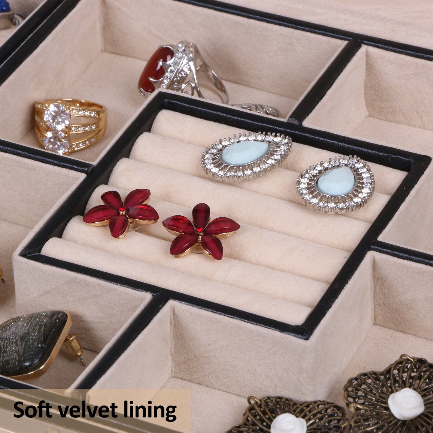 BEWISHOME Mens Jewelry Box, Jewelry Organizer with 4 Watch Case Removable Tray, Jewelry Storage Case for Necklace, Earring Ring Bracelet, PU Leather, Velvet Lining Black SSH07B