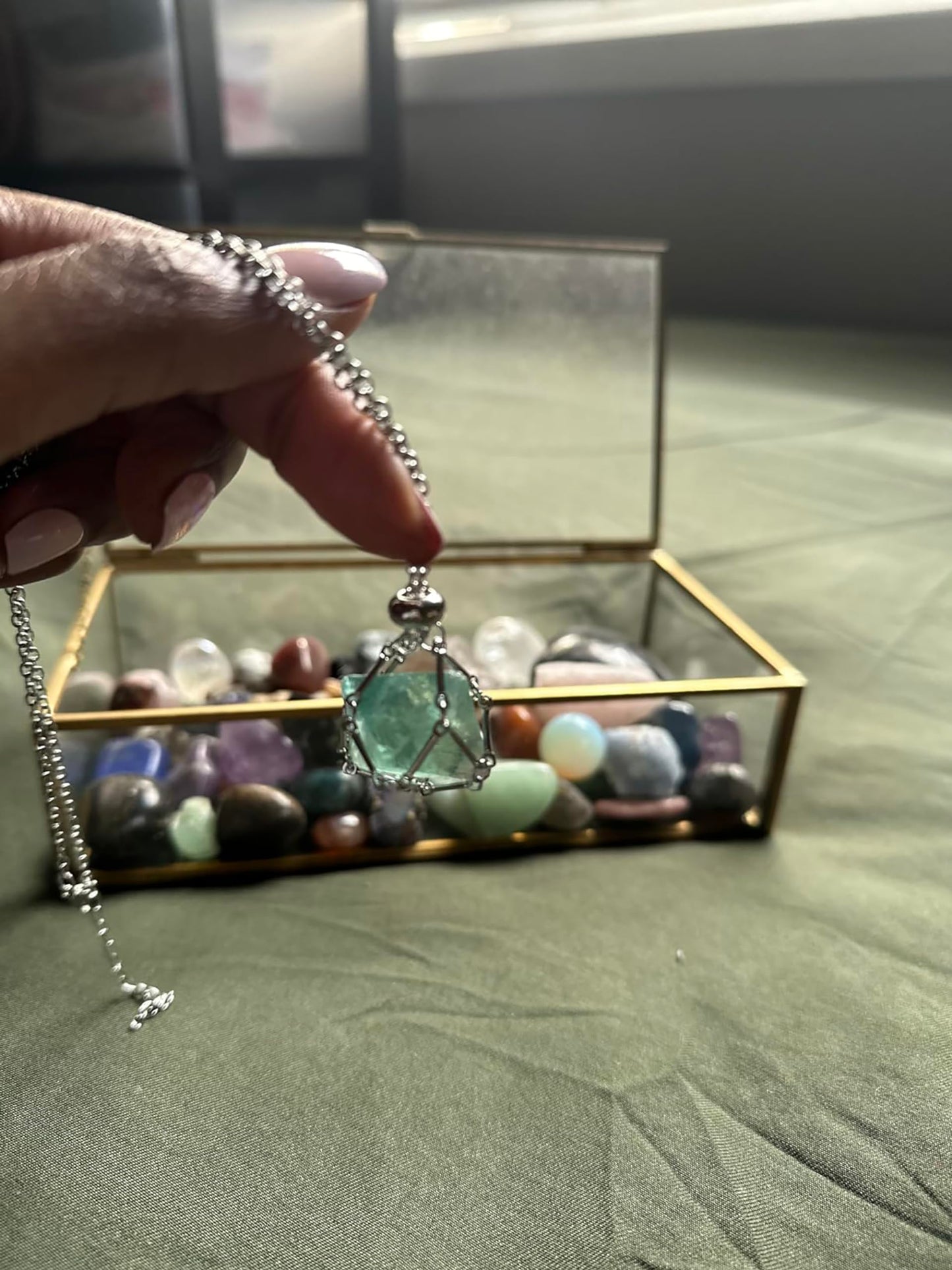 VLIEGEN Crystal Holder Necklace, Stainless Steel Cage for Stone, Adjustable Natural Crystal Cage, Quartz Natural Gemstone Jewelry for Women & Men (GoldSilver-Medium)
