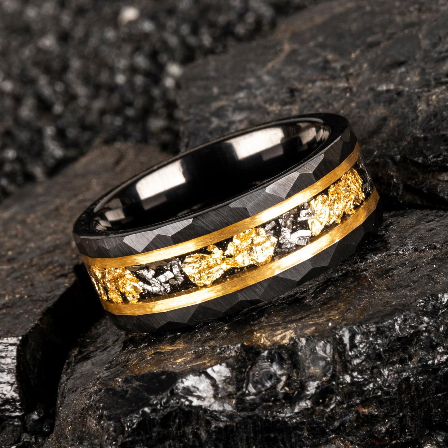 JEWPER 8mm Men Womens Wedding Band Tungsten Rings Gold Black Hammer pattern Fashion Promise Carbide Inlaid Gold Leaf Iron Filings Matte Finish Edge Comfort Fit size(9)