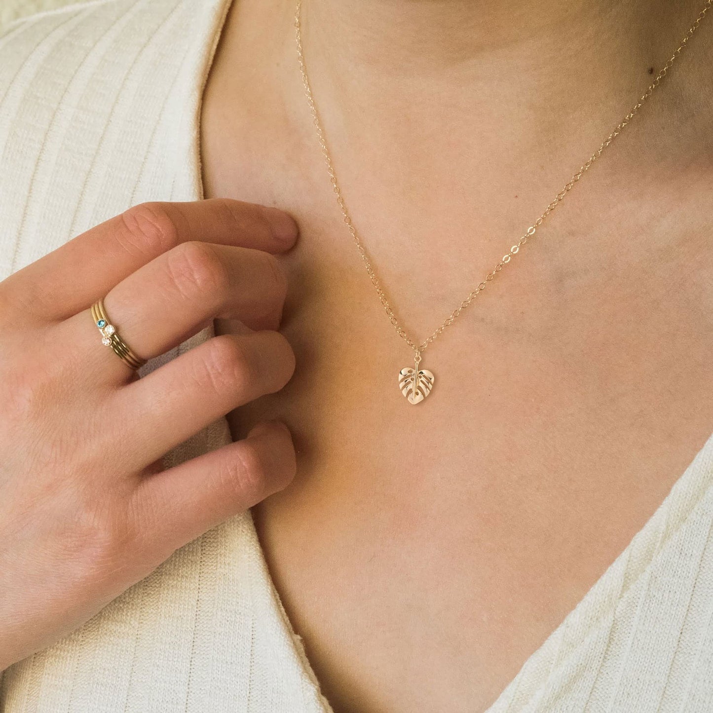 VRIUA Gold Necklace for Women 14k Gold Plated Dainty Monstera Leaf Necklace Simple Delicate Jewelry Everyday for Women