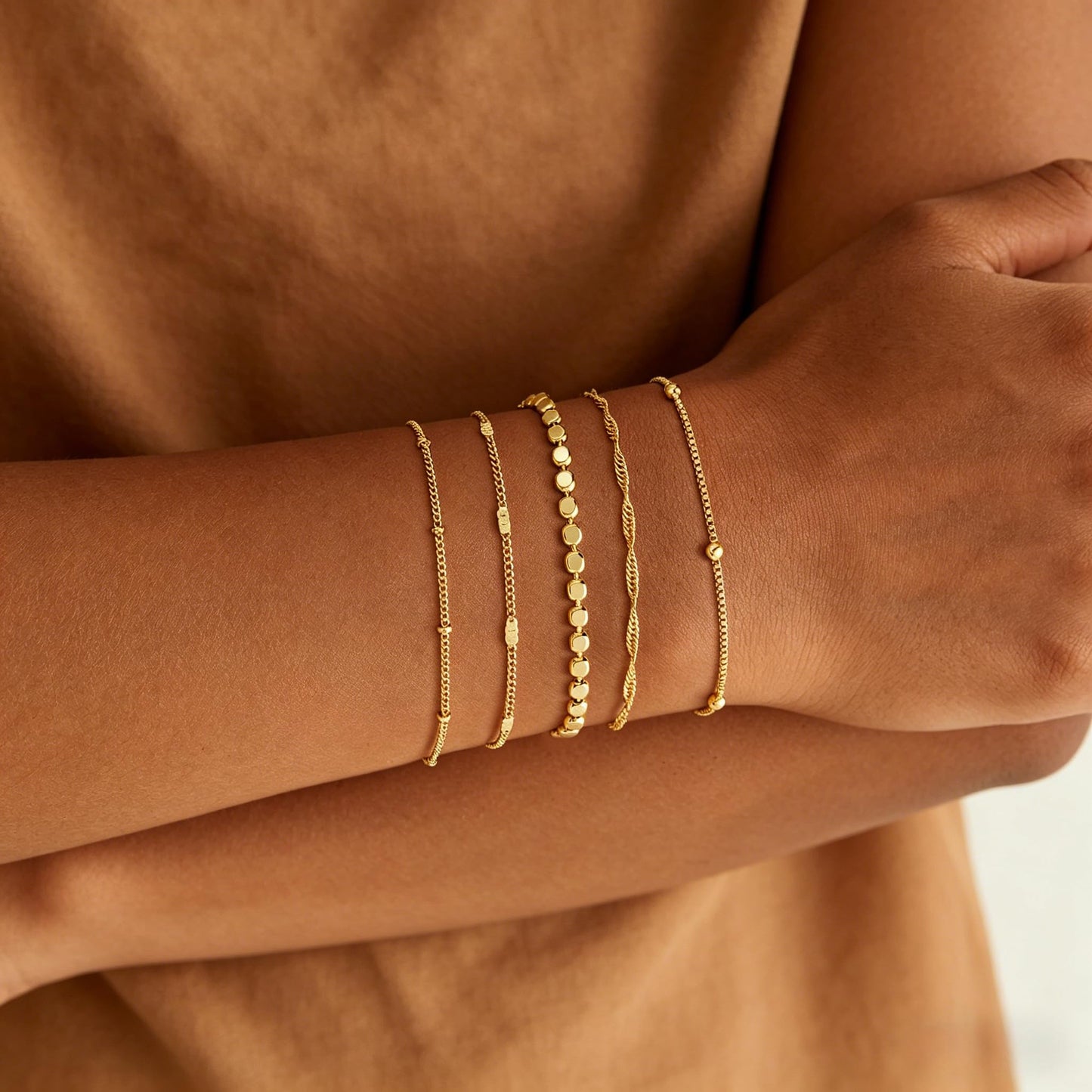 Turandoss Gold Bracelets Stack for Women, Dainty 14K Gold Plated Stackable Bracelet Set Adjustable Satellite Chain Bracelet Waterproof Non Tarnish Jewelry Gifts for Women