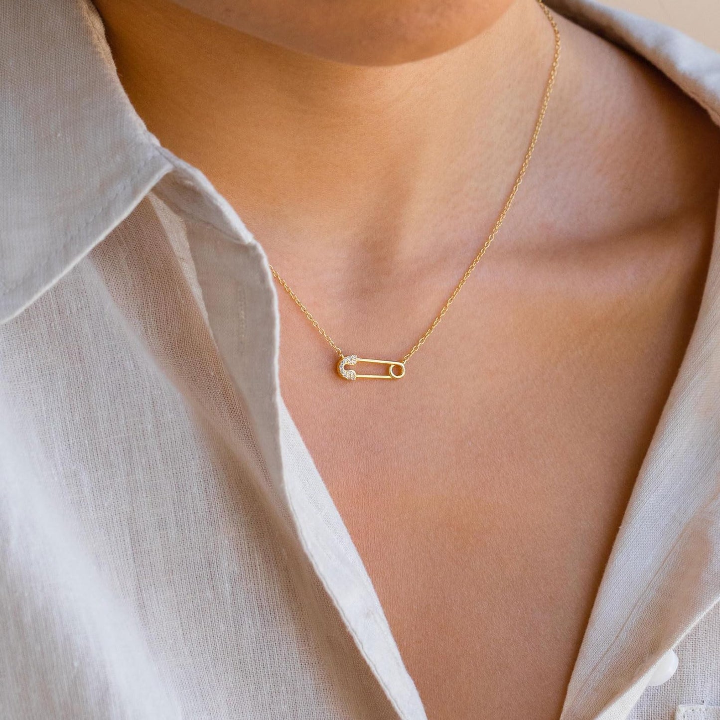 VRIUA Safety Pin Necklace 14K Gold Plated Dainty Gold Pin Paperclip Necklaces for Women Everyday Simple Jewelry