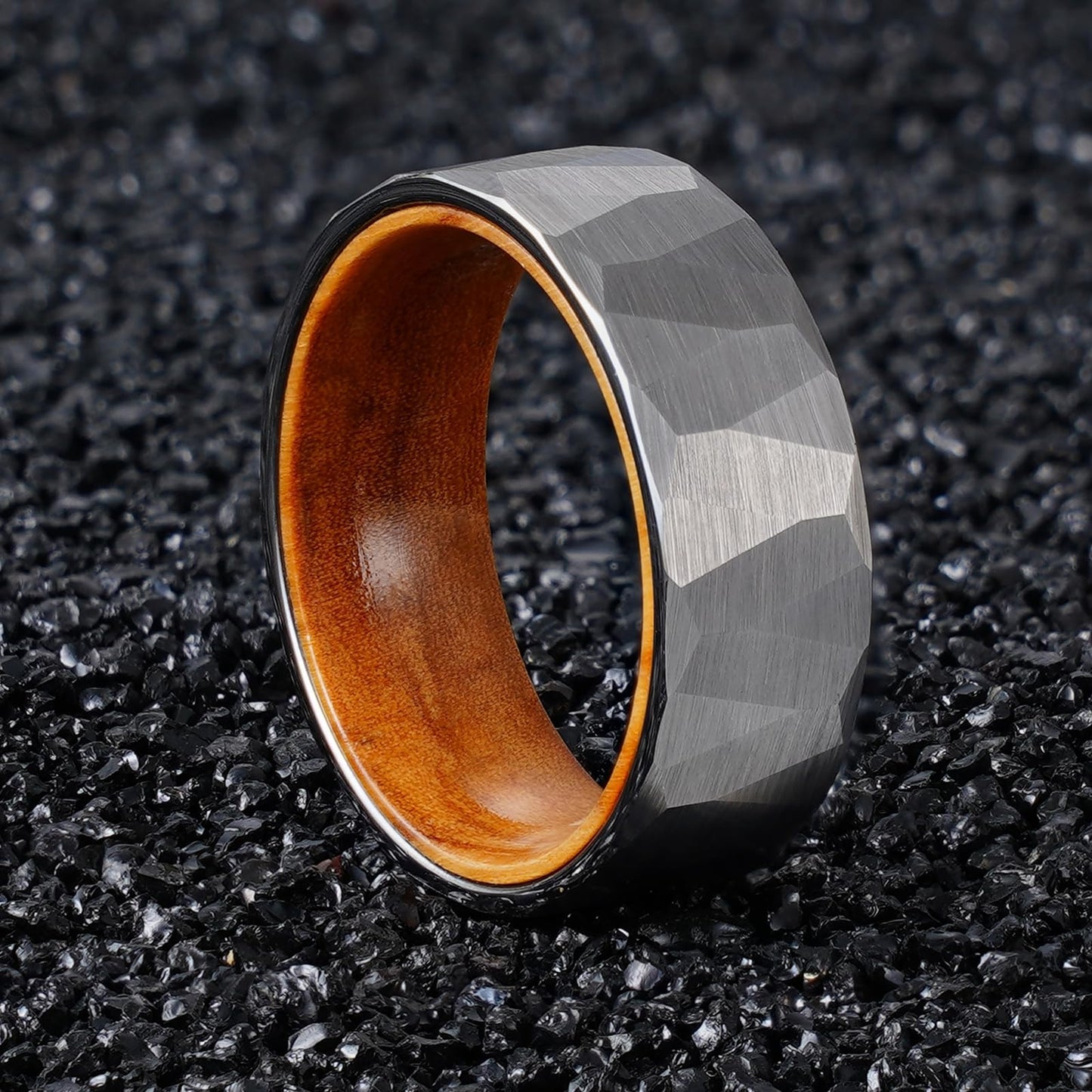 JEWPER 2/4/6/8mm Black/silver/gold Tungsten Rings for Men Womens Couple Fashion Jewelry Promise Engagement Wedding Band Hammered Inner ring inlaid with olive wood Carbide Polished Edge Comfort Fit