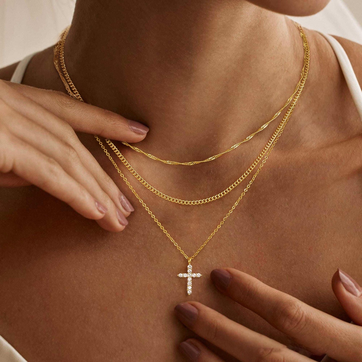 XIXINI Layered Cross Necklaces for Women, Dainty Gold Necklace Stack 14k Gold Plated Cross Pendant Necklace Simple Layering Gold Necklaces for Women Trendy Fashion Necklaces Set Jewelry