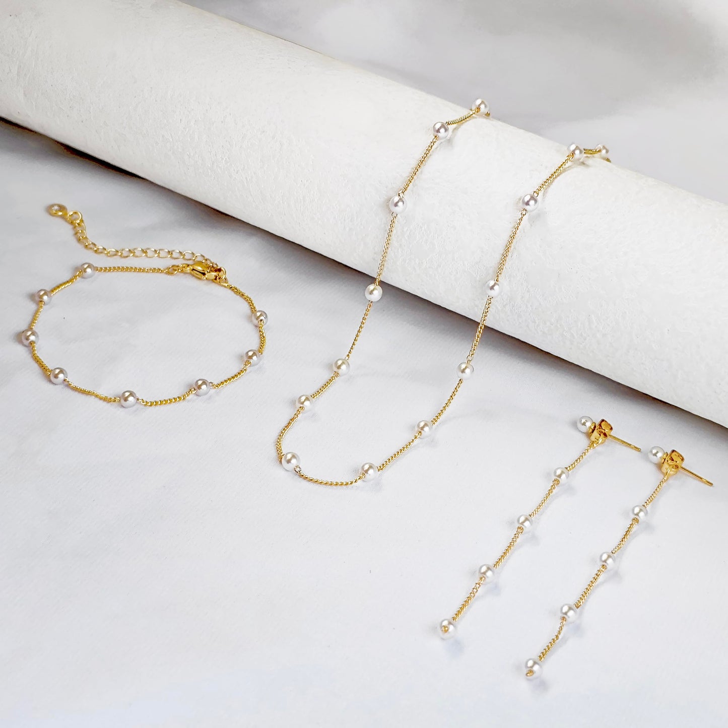 Zeffy Gold Jewelry Set for Women Dainty 14K Gold Plated Pearl Necklace and Earring Set Pearl Drop Earrings Pearls Bracelets Wedding Pearls Jewelry for Brides 3pcs